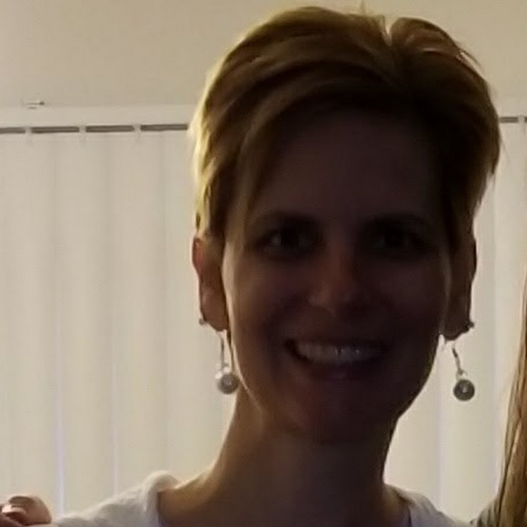 Meet your Posher, Jennifer - Picture 1 of 1